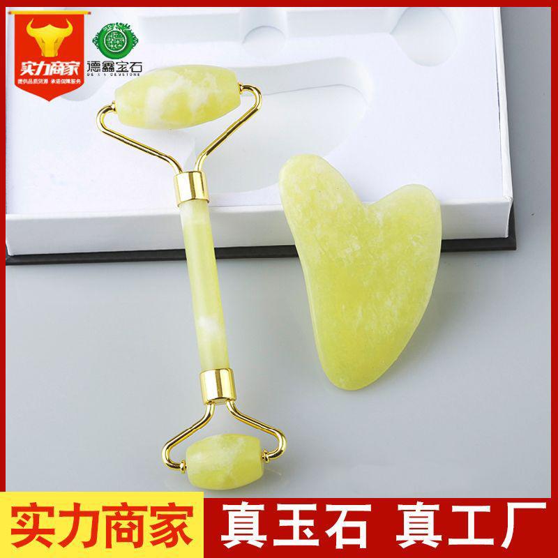 13111851944_1977640702