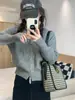 Cardigã curto feminino 2026 primavera, outono, inverno novo estilo, top de malha casual para usar por cima, versão coreana, jaqueta para mulheres baixinhas