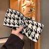 Houndstooth Lã Malha Cabelo Banda Fita Cruzada de Aba Larga Feminina 2024 Nova Faixa de Proteção Auricular Pequeno Estilo Chanel Headwear