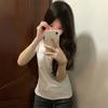 Camiseta Feminina de Manga Curta Verão Top Ombro Direito 2025 Novo Algodão Feminino Versátil Cor Pura Look Emagrecedor Top de Manga Curta