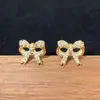 Aretes Metálicos de Moño para Mujer, Incrustados con Diamantes, Pendientes Elegantes con un Toque de Lujo, Delicados y Compactos, Estilo Lujo Ligero, Modernos para el Trayecto