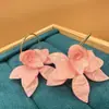 Pendientes Acrílicos Transfronterizos Florales Navideños Estilo Francés con un Diseño Único y Extravagante para Mujer, Ofreciendo una Sensación de Alta Gama y Lujo
