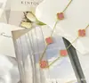 Collar de trébol de cuatro hojas y cinco flores, acero de titanio, chapado en oro de 18 quilates, superventas en transmisiones en vivo, moderno y versátil para mujer, cadena de clavícula de estilo coreano simple, venta al por mayor