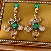 Brincos de pino de prata vintage com design floral em forma de losango cravejado de diamantes, luxo leve e sensação de alta qualidade, brincos requintados retrô para mulheres