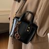 Bolso Pequeño Retro de Alta Gama para Mujer 2025 Nuevo Primavera y Verano Versátil Bolso Cruzado Moderno Super Popular Bolso Satchel Bolso Bucket