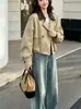 Gabardina corta estilo coreano para mujer, nueva moda otoño 2026, cuello de cuero con bloques de color, doble botonadura, talla petite, moderno