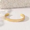 Pulseira Elegante de Aço Titânio 6mm Gravada de Lado Único e Duplo para Adultos e Crianças, Pulseira Aberta Ajustável Simples de Aço Inoxidável