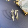 Nuevos pendientes creativos de moda en forma de C para otoño e invierno, lazo, circonita microincrustada, pendientes de alta calidad para mujer, pequeños fabricantes de joyería