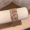 Pulsera geométrica minimalista incrustada con diamantes con un diseño fresco y discreto, única y exquisita, versátil y elegante, adecuada para usar en capas