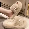 Chinelo Peludo de Sola Grossa com Pérola para Uso Externo Feminino 2025 Outono Chinelos Antiderrapantes Internos para Casa Chinelos de Algodão Peludos