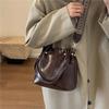 Bolso pequeño retro de moda para combinar con todo 2023 nuevo bolso de mujer Maillard para ir al trabajo tipo cubo textura de alta calidad bolso de hombro