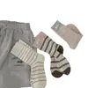 Meias Femininas de Meia-Cança para Primavera e Outono com Etiquetas de Tecido, Listras Finas, Color-Blocking e Design Empilhado, Meias Casuais Femininas Listradas