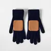 Guantes antideslizantes con etiqueta de cuero, lana tejida de color sólido, para pantalla táctil, cálidos, con rayas verticales, guantes de invierno de alta gama para hombres y mujeres, al por mayor