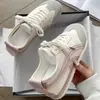 Tênis Flats de Cadarço para Treinamento Moral Sapatos Brancos para Mulheres 2025 Outono Novo Estilo Coreano Calçados Casuais Tênis Sapatos Esportivos para Estudantes para Mulheres