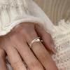 Anillo de plata de ley 925 para mujer, de alta gama, nicho, ligero, de lujo, sin decoloración, estilo coreano, anillo fino con giro de amor, simple.