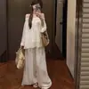 Toma real de conjunto de top suelto de encaje calado bordado vintage francés de talla grande y pantalón largo ancho suelto