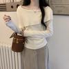 Top de punto off-shoulder con solapa diagonal estilo francés para mujer, Otoño 2026, Suéter base elegante y de alta gama con mangas largas