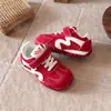 Zapatillas infantiles de moda estilo coreano, nuevo modelo primavera y otoño 2026, zapatos casuales versátiles de suela blanda para niñas, zapatillas deportivas para bebé para niños