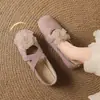 Bailarinas Francesas para Mujer 2026 Verano Nuevos Versátiles con Faldas Retro Corte Bajo Flor de Camelia Zapatos Mary Jane