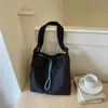 Bolsa de lona simple estilo coreano con cordón, bolso cruzado suave y versátil para las salidas diarias de las estudiantes universitarias, ofreciendo una sensación relajada.