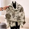 Bufanda de cachemira sintética con patrón de hoja de ginkgo de estilo chino nuevo transfronteriza para mujer, chal cálido y grueso de doble uso para otoño e invierno, encarnando la elegancia tradicional china