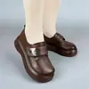 Mocasines de plataforma de moda estilo británico para mujer, nueva colección otoño 2026, con suelas gruesas, cuero suave y cierres de velcro versátiles para un uso diario cómodo.