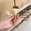 Pincel para Base com Cerdas de Pelo de Cauda de Lobo Amarelo, Espátula, Base de Maquiagem Uniforme, Pincel de Maquiagem Leve com Pelo Animal de Cangzhou, High-End, Não Absorve Pó