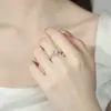 Anillo de Diamante Moissanita para Mujer, Anillo de Plata 925, Joyería de Circonita de Alta Gama de Nicho, Anillo de Moda Elegante de Lujo Ligero para Mano