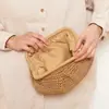 Bolso Tejido Francés, Bolso de Playa Estilo Vacaciones Junto al Mar para Mujer, Bolso Cruzado de Paja con Cadena de Textura de Alta Gama Hecho a Mano para Exportación