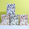 Bolsa de regalo de papel blanco con patrón de impresión de comercio exterior en stock bolsa de regalo de embalaje con rayas doradas bolsa para peines