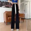 Versátil conjunto de moda estilo coreano estilo universitario chaqueta con capucha de dos piezas falsas y pantalones casuales de pierna recta para primavera y otoño