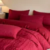 2026 Nuevo Modelo Jacquard Teñido en Hilo 100% Algodón Gasa de Doble Capa Rojo Brillante Serie de Juego de Cuatro Piezas para Boda Versión Sábana de 1.8m Cuatro Piezas