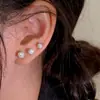 Pendientes Redondos de Arcilla Suave Doble Punta Completamente Diamantados Estilo Lujo Accesible Clavos para Cartílago Piercing de Oreja Tornillos de Acero de Titanio