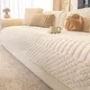 Cojín de sofá de felpa color crema invierno 2026 nuevo forma irregular cojín de asiento antideslizante resistente a los arañazos de gato funda de tela de una pieza toalla al por mayor