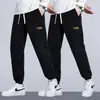 Calça casual masculina de veludo cotelê, novo estilo outono 2025, calça jogger versátil para primavera e outono, calça de moletom masculina com cintura elástica