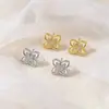 Pendientes de Trébol de Cuatro Hojas de Lujo Ligero Estilo Francés con Incrustaciones de Diamantes y Diseño de Pétalo Hueco, Pendientes Elegantes y Graciosos para Mujer