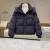 La chaqueta de algodón acolchada de moda de este año para mujer, nuevo estilo invierno 2026, abrigo corto y cálido para figuras petite