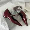 Sapatos Mary Jane pretos estilo francês com salto grosso, bico fino e plataforma oculta, scarpins de corte baixo, nova coleção 2025