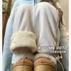 Pantalones de chándal de cachemira blanco y gris para mujer Otoño e Invierno Forrados de polar 2025 Nuevos Pequeños de Cintura Alta Casual Rectos de Pierna Ancha