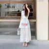 Vestido de Alça Estilo Férias Retro Francês de Verão 2026 com Gola Alta e Renda Super Delicado Pura Sedução Estilo Chá