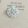 Broche de Camelia de Perlas Estilo Nuevo Primavera 2026 Tweed a Cuadros de Alta Gama Accesorios Versátiles para Ropa