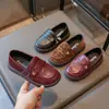 Nuevos Mocasines Estilo Británico para Niños Primavera/Otoño 2026 Zapatos Pequeños de Cuero con Estampado de Leopardo Retro para Niñas Zapatos de Suela Blanda Individuales Modernos