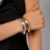 Pulsera Metálica Acrílica Ondulada con Abertura Irregular Europea y Americana, Temperamento Nicho Personalizado, Joyería de Mano de Alta Gama para Mujer