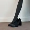 Sapatos de Salto Alto Bico Redondo Slip-On Outono e Inverno para Mulheres, Sapatos Versáteis de Temperamento com Tira Cruzada Retro para o Trabalho