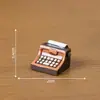 Conjunto de TV Retrô em Miniatura e Coleção de Gadgets de Viagem no Tempo, Acessórios de Decoração DIY para Casa de Bonecas, Pequenos Enfeites de Mesa