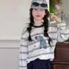 Ropa de Protección Solar con Estampado de Dibujos Animados para Niñas 2026 Verano Nuevo Estilo Camiseta a Rayas de Manga Larga para Niños Medianos y Grandes, Bonita Camisa Cubre-Traje para Niños