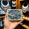 Imán de Refrigerador Cultural y Creativo de la Aldea Miao Qianhu de Guizhou, Corona Miao, Imán de Refrigerador Teñido con Índigo para Tocados Miao, Refrigerador con Bordado Miao