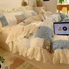 Juego de Cama de Cuatro Piezas de Dibujos Animados de Conejo Rosa con Estrellas y Lunas, Otoño e Invierno, Encaje, Alta Densidad, Terciopelo de Leche, Suave y Agradable para la Piel, Juego de Cama de Tres Piezas para Estudiantes