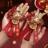 Un Conjunto Completo de Boutonnières de Boda para el Novio, la Novia, los Padres, los Padrinos y las Dama de Honor, con un Toque de Lujo, Broches de Boda y Flores para Solapa