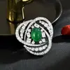 Broche de Corona de Flores de Esmeralda de Gama Alta, Exquisito, Discreto y Elegante, Moda, Gama Alta, Lujo Ligero, Joyería de Pines Retro para Mujer